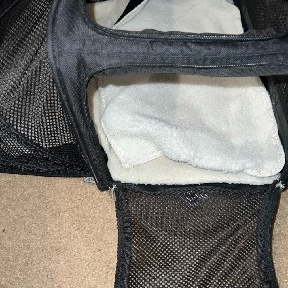Sherpa expandable pet carrier - medium